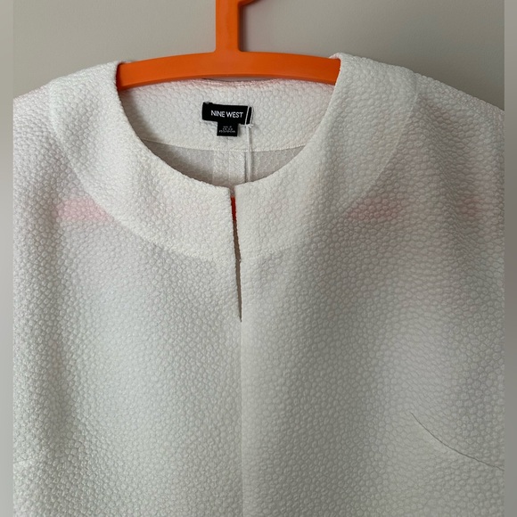 Chic White Textured Top - Picture 3 of 6